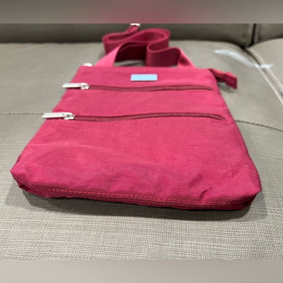 Baggallini Burgundy/Raspberry Color Crossbody 3-Zipper Bag - Picture 3 of 11